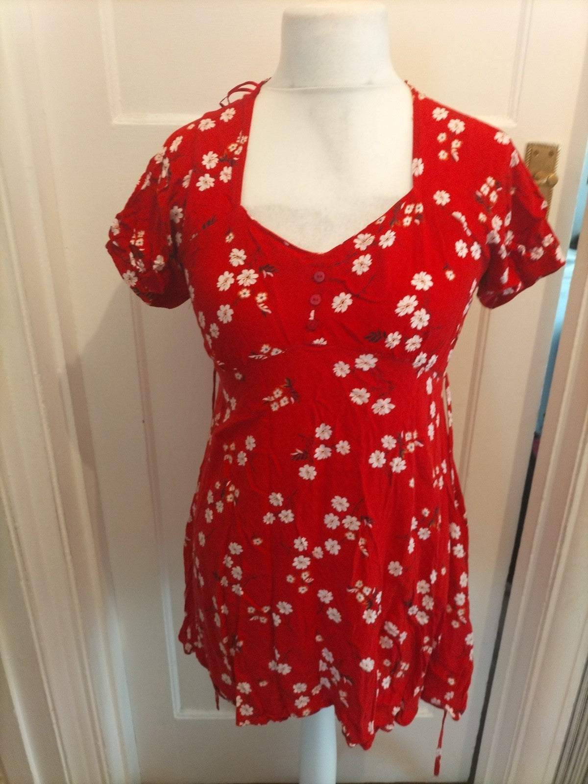 Ladies Peacocks Size 10 Red Floral Short Sleeve Blouse