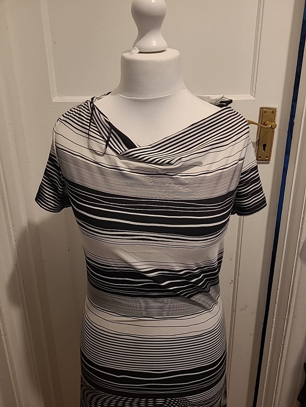 Ladies Tu Size 12 Black And White Stripy Pattern Short Sleeved Straight Dress