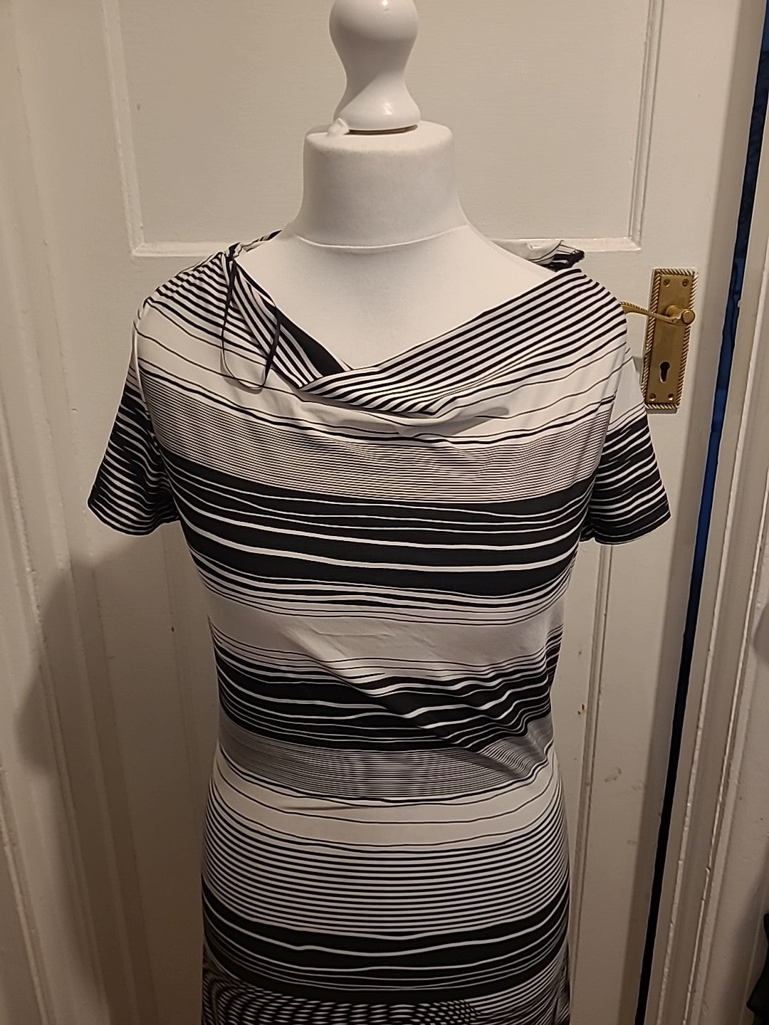 Ladies Tu Size 12 Black And White Stripy Pattern Short Sleeved Straight Dress