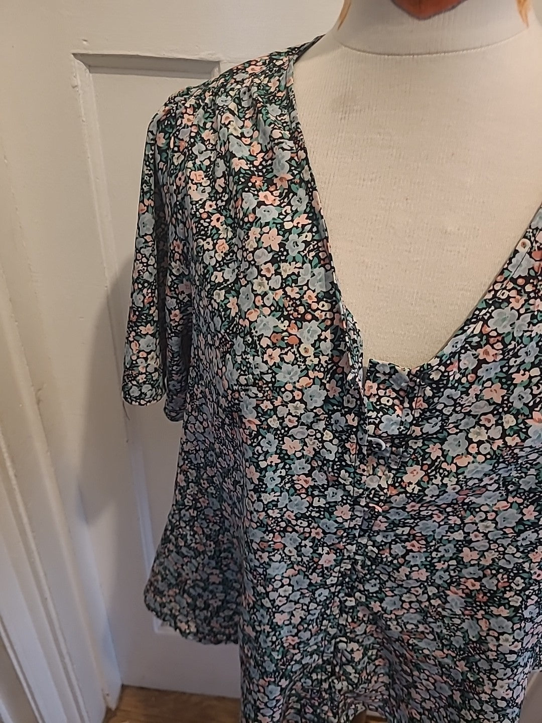 Ladies New LooK Maternity Size 10 Green/Pink/White Short Sleeved Blouse