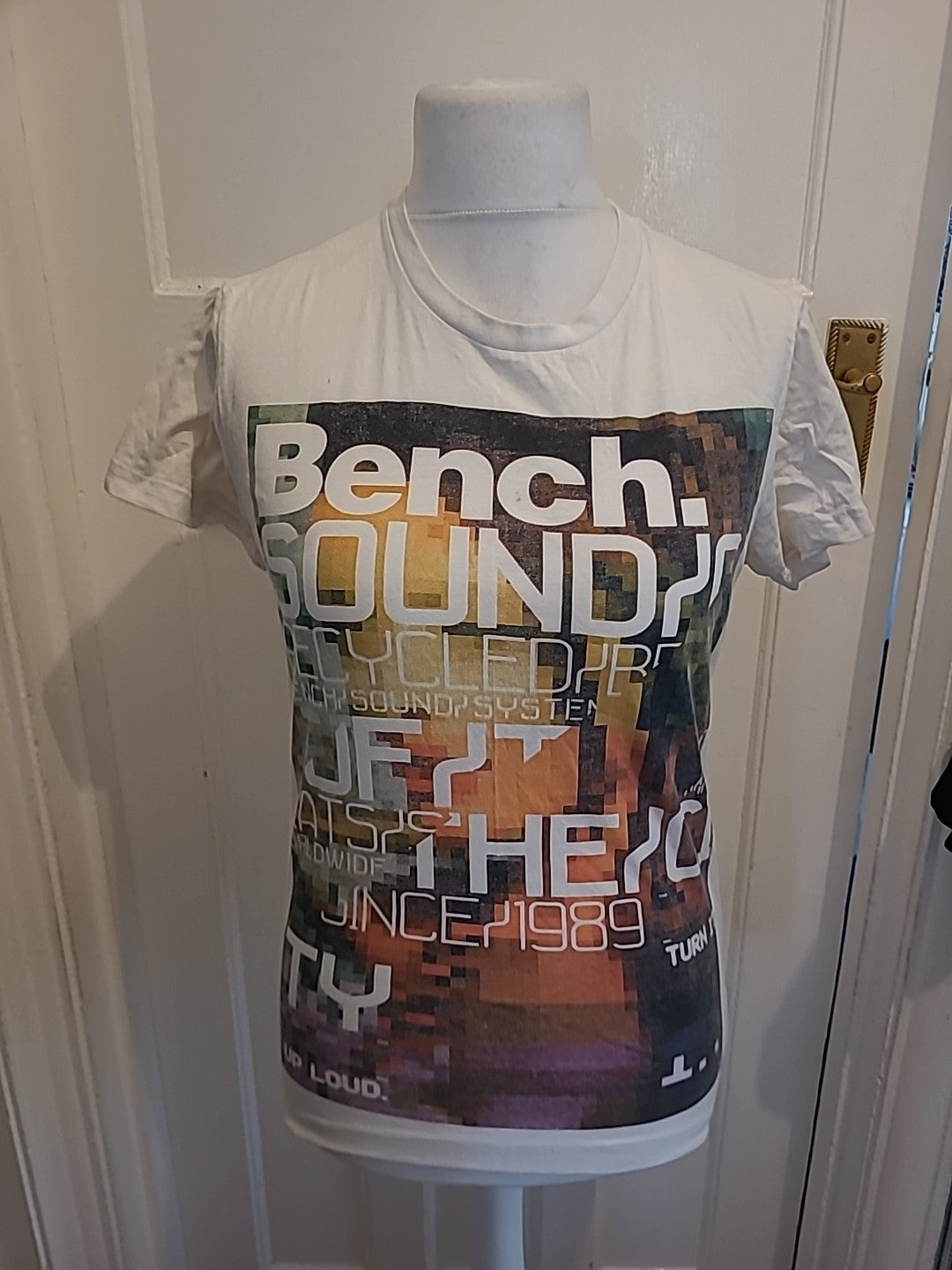 Mens Bench Size Small White Short Sleeved Printed Tshirt