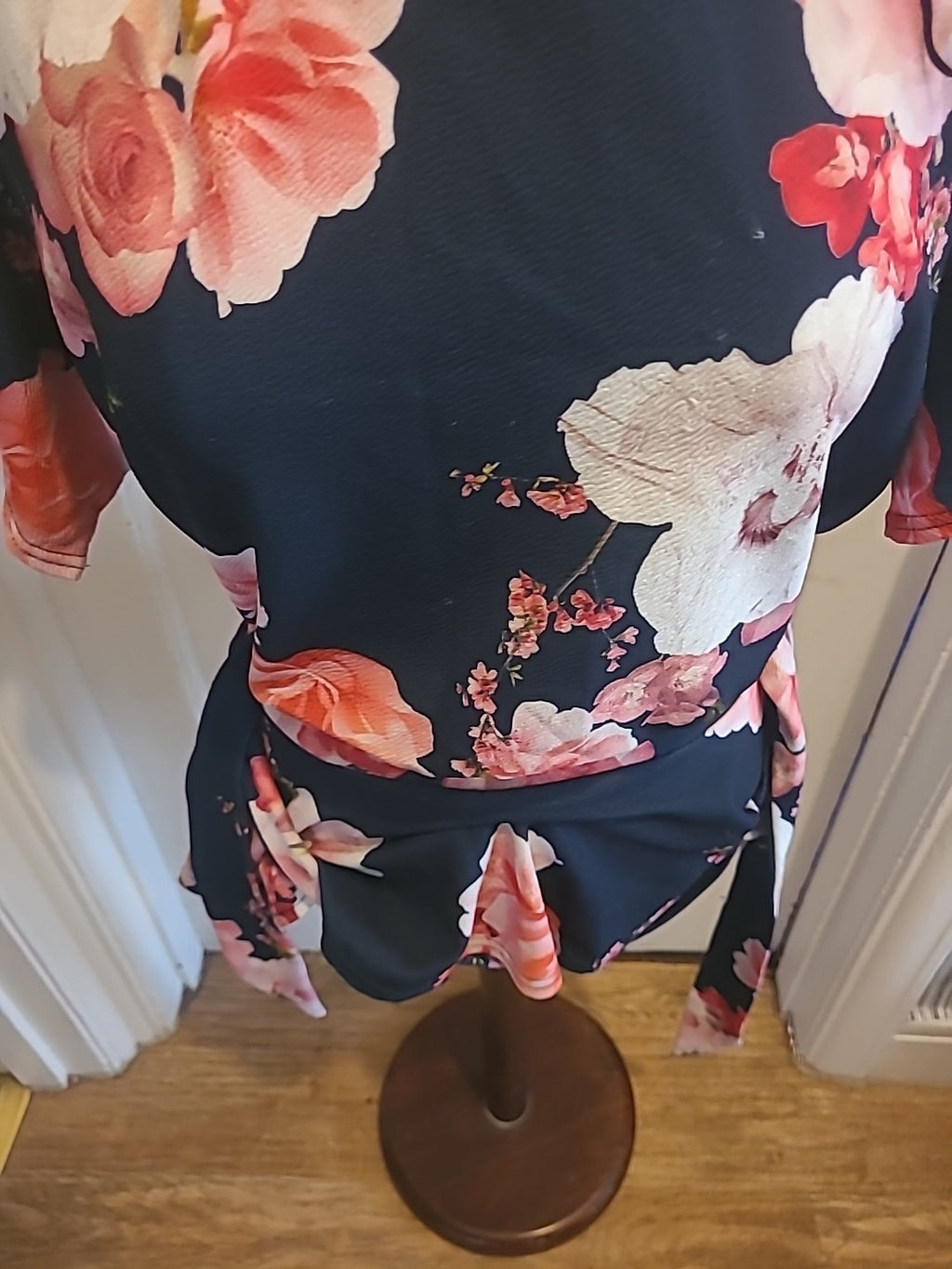 Ladies Quiz Size 8 Navy Floral Short Sleeved Blouse