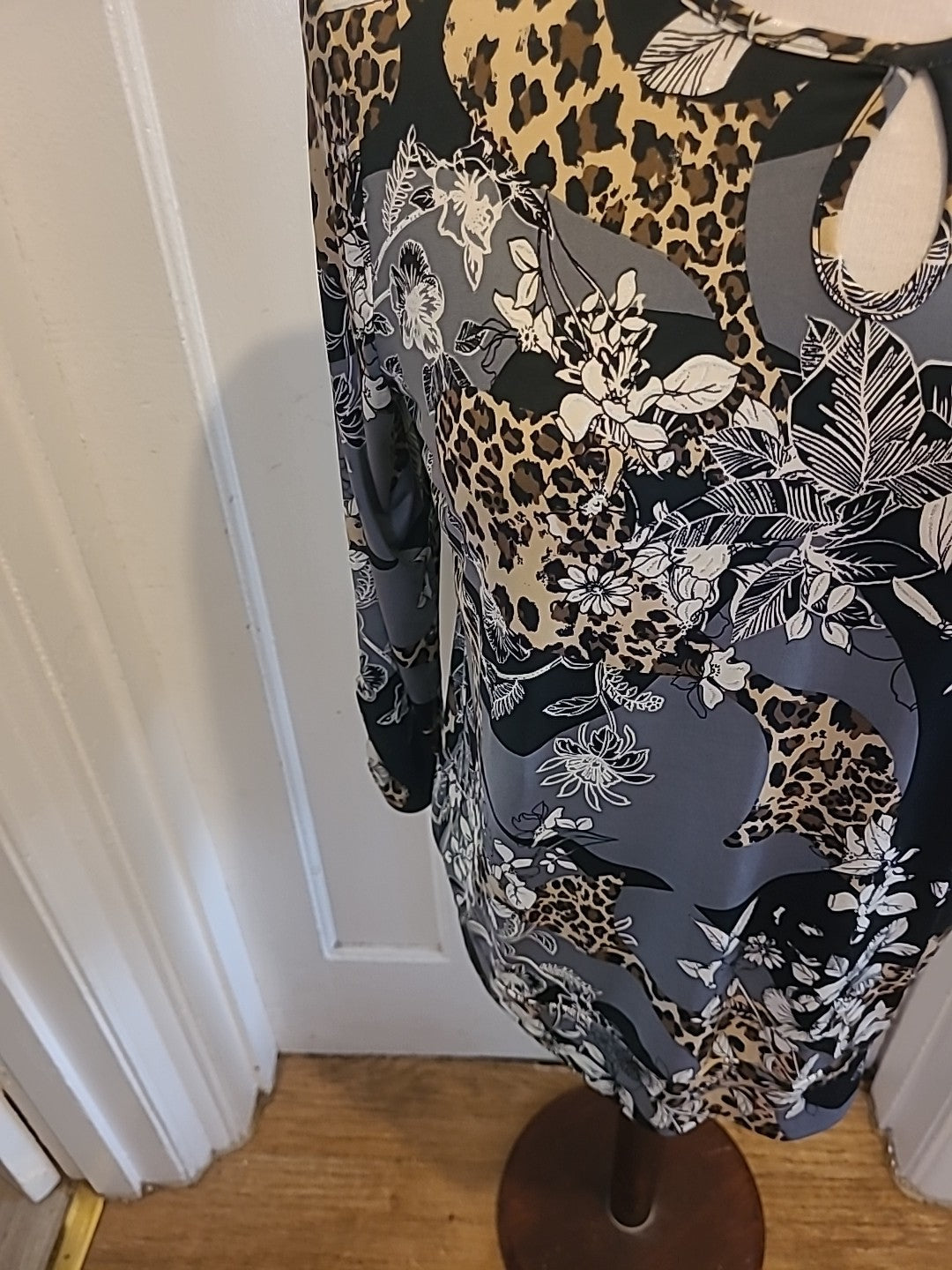 Ladies Klass Size Small Multi Floral Long Sleeved Tshirt