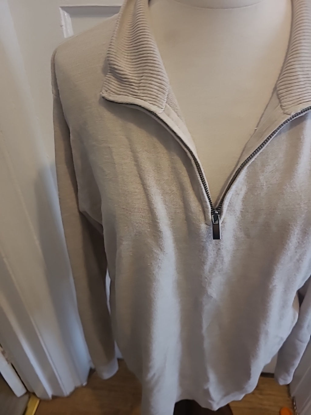 Mens Easy Size Large Beige Long Sleeve Jumper