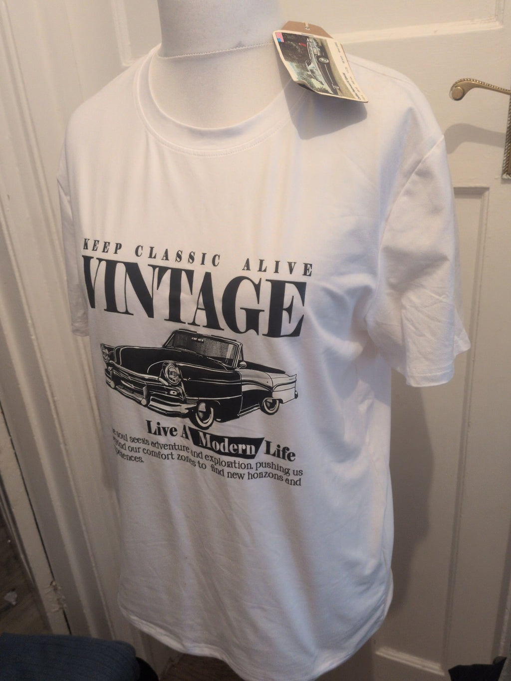 Brand New Cadillac Vintage White T-shirt medium