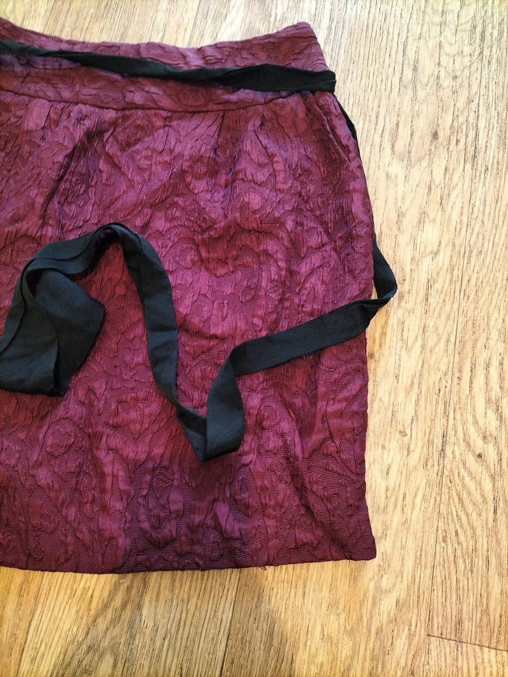 Ladies Darling Size Small Burgundy Lined Pencil Skirt