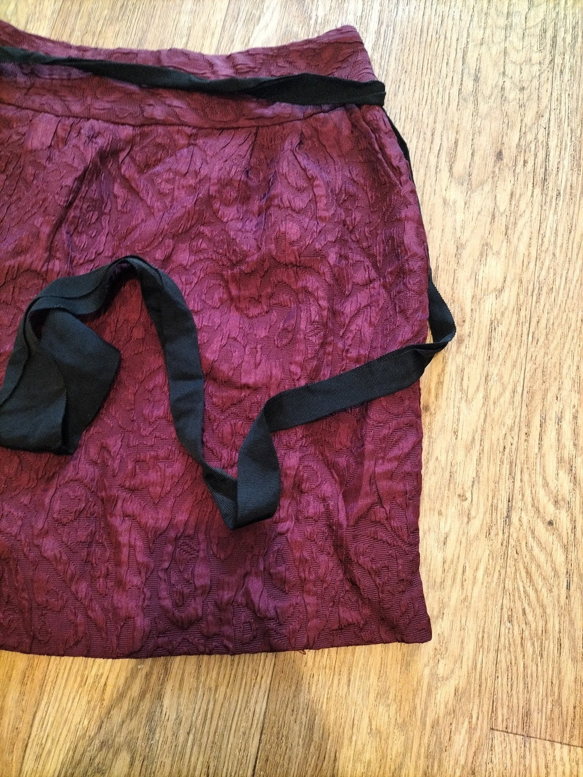 Ladies Darling Size Small Burgundy Lined Pencil Skirt
