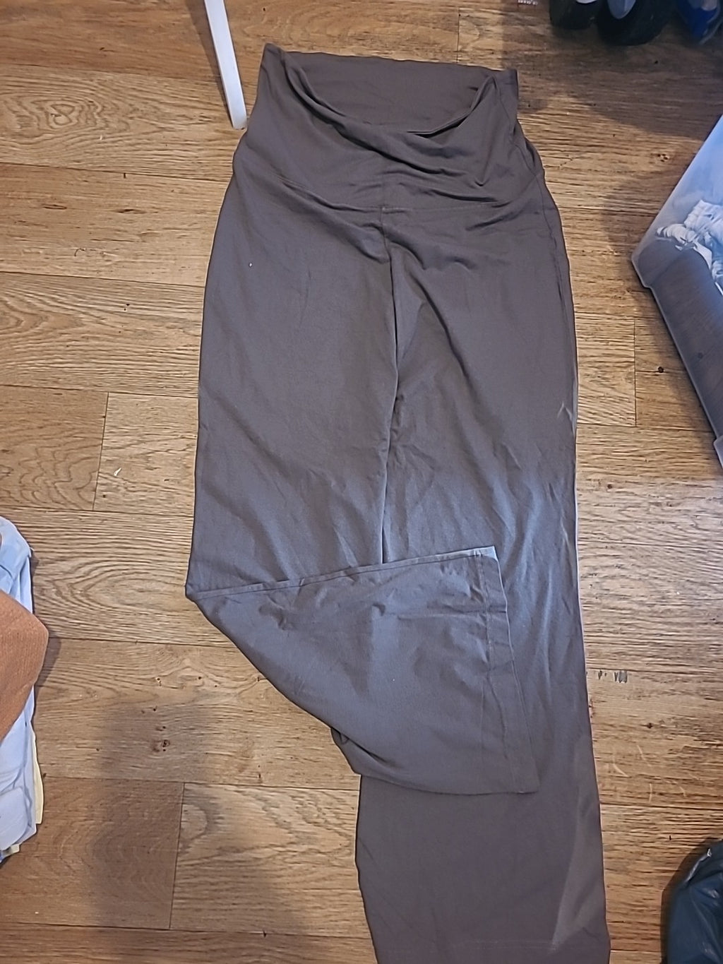 Ladies Size 2 Khaki Long Leg Trousers Bobbling