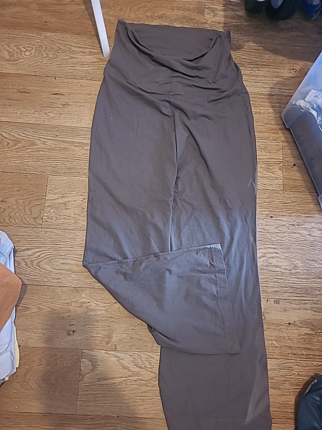 Ladies Size 2 Khaki Long Leg Trousers Bobbling