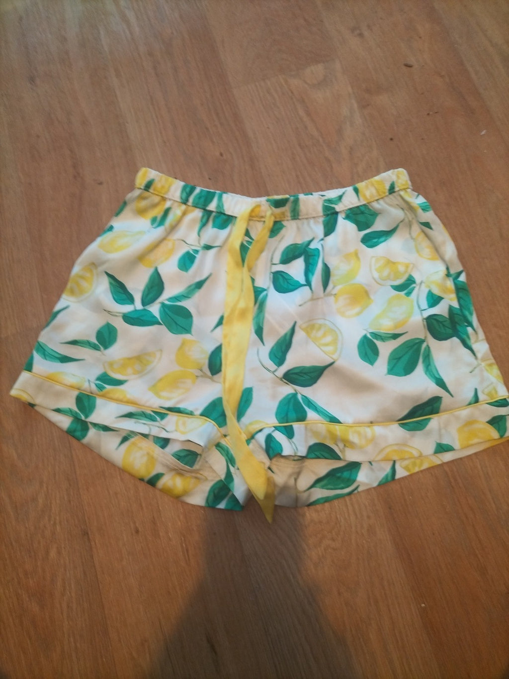 Ladies Primark Size 2xs White Lemon Patterned Elasticated Sleep Shorts