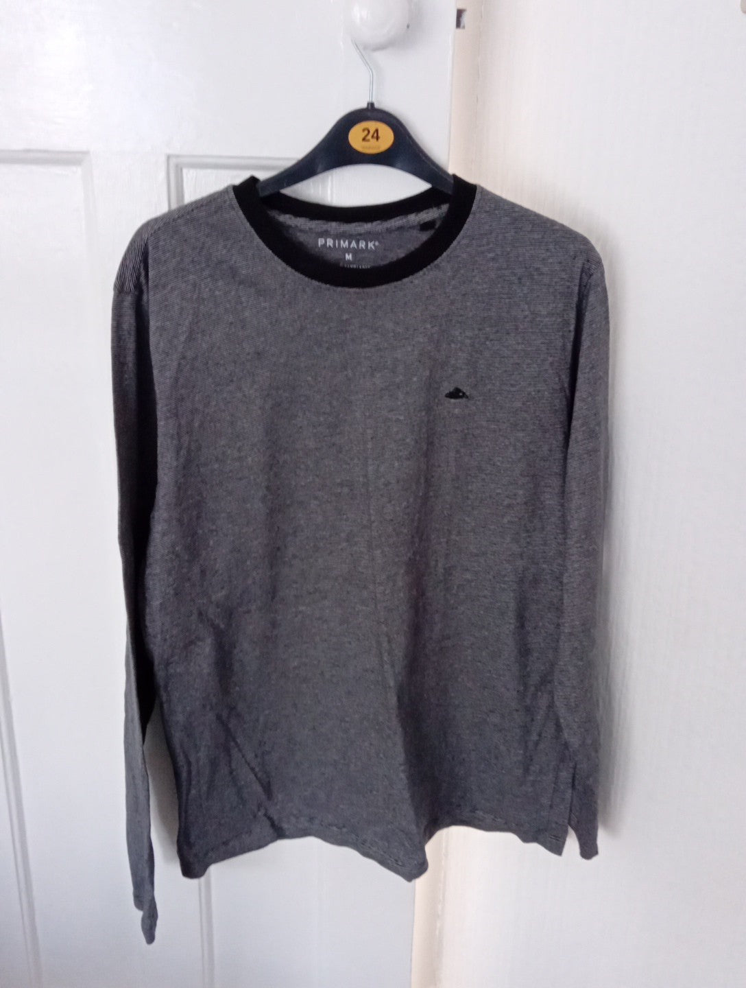 Mens Long Sleeved Top Size Med Black/grey Stripe