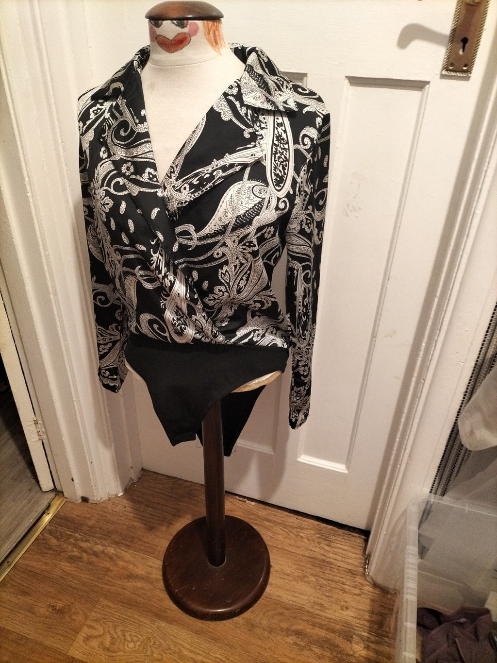Ladies Quiz Size 10 Black/White Aztec Long Sleeved Bodysuit