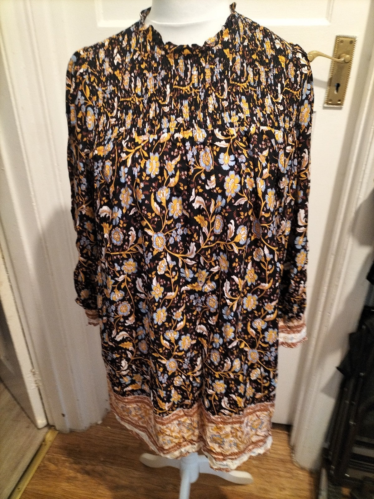 Ladies Labelrail Size Large Black Floral Long Sleeved A-Line Dress