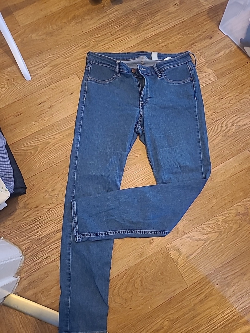 Ladies H&M Size 32" Skinny Ankle Jeans
