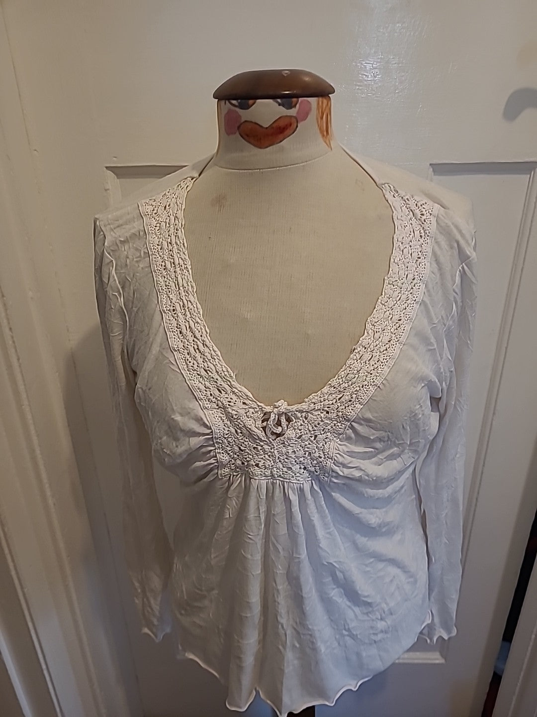 Ladies Size Small White V Neck Long Sleeved Lace Neck Tshirt