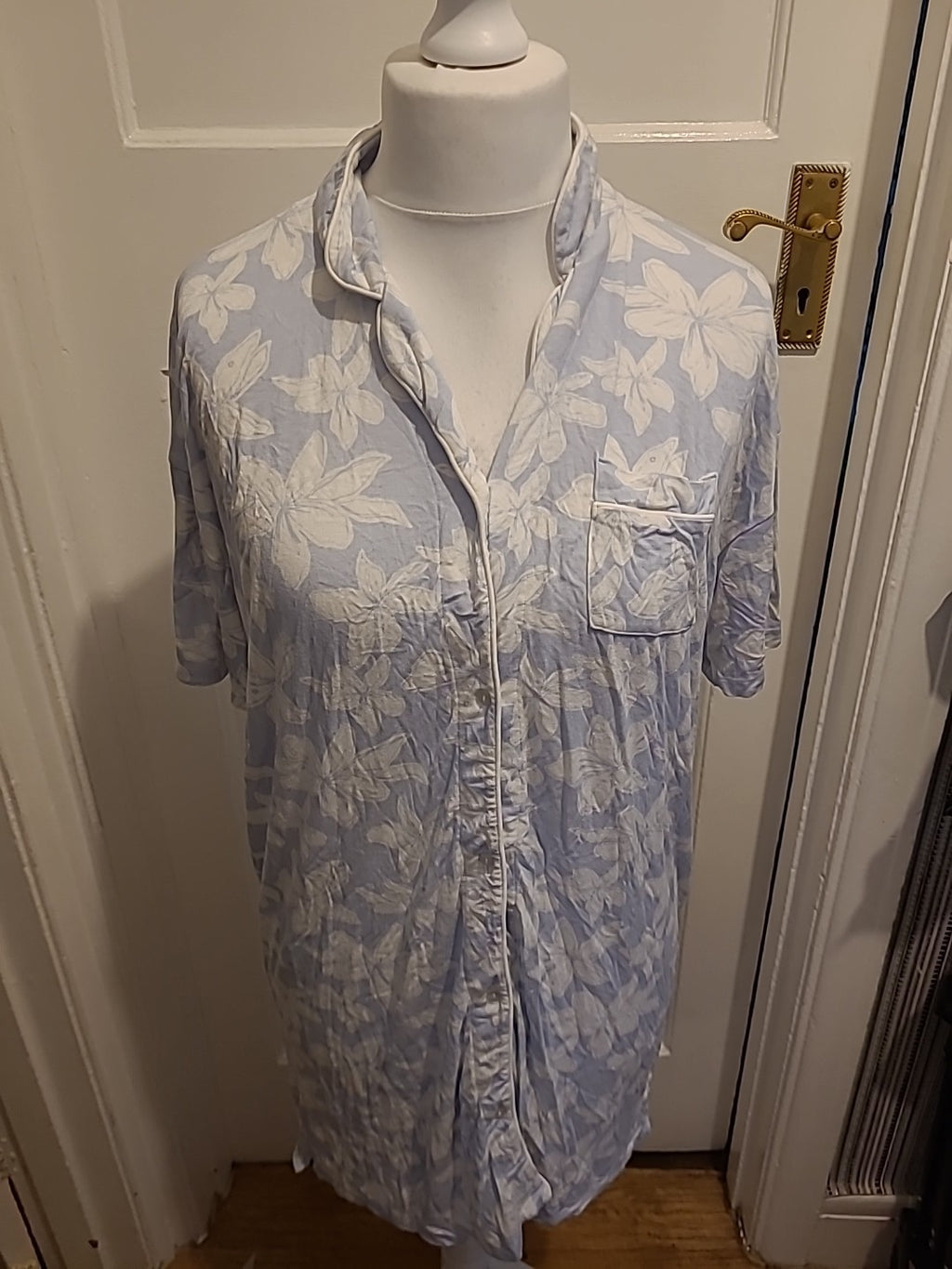 Ladies George Size 12-14 Blue And White Floral Short Sleeved Nighty