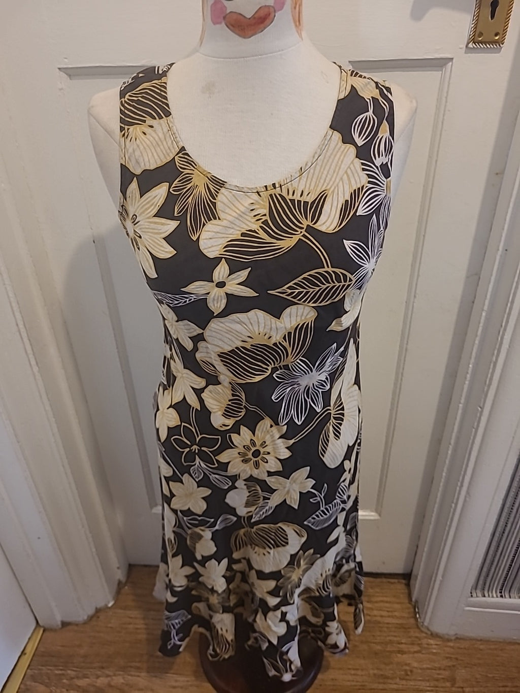 Ladies Hobbs Size 12 Beige/Dark Brown Vintage Sleeveless Dress