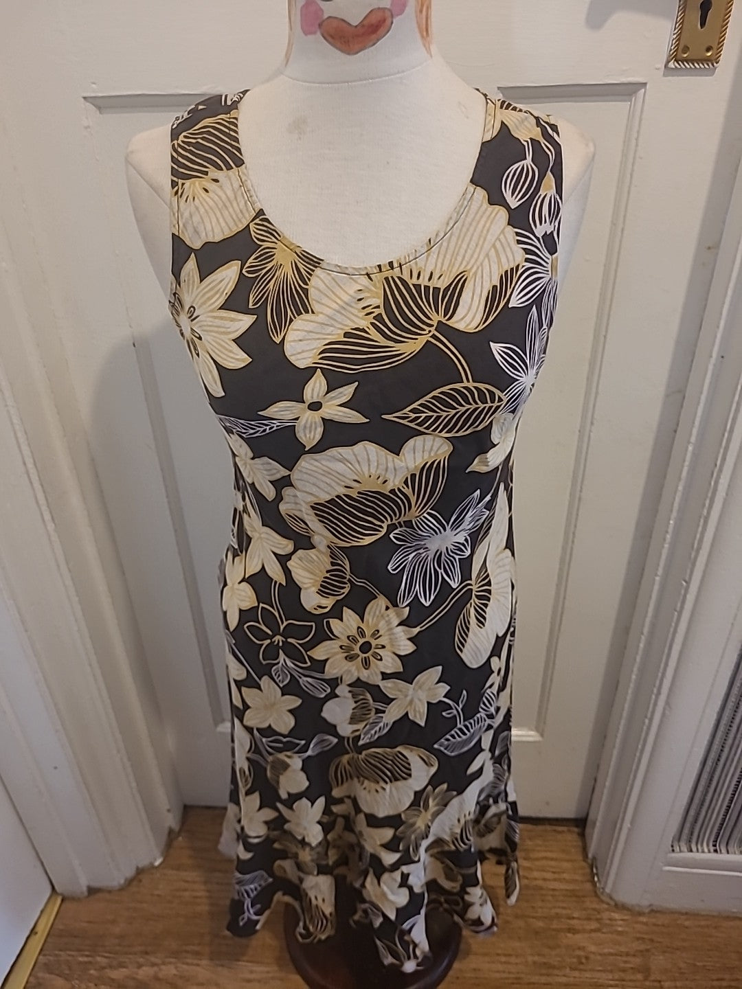 Ladies Hobbs Size 12 Beige/Dark Brown Vintage Sleeveless Dress