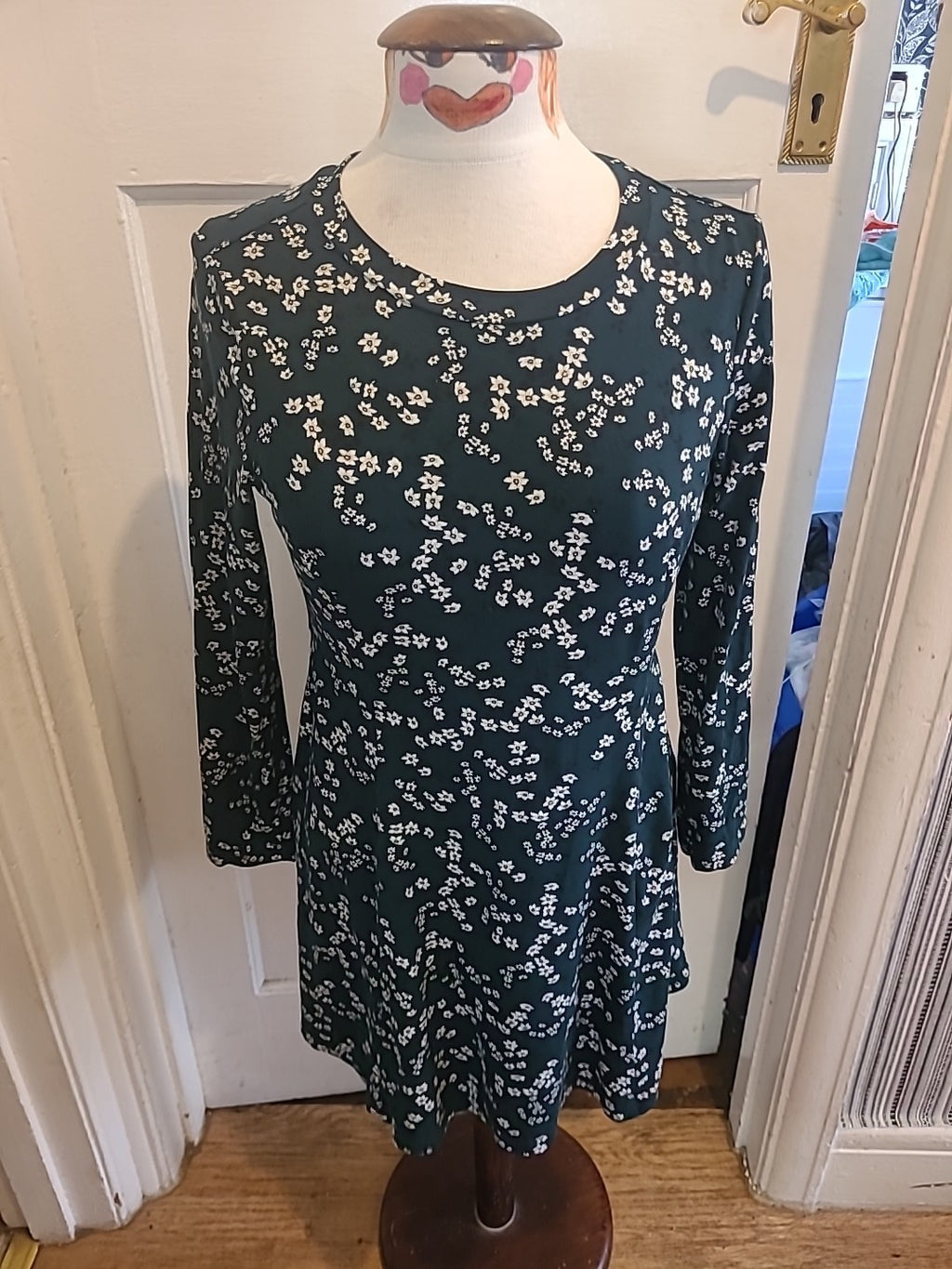 Ladies New Look Size 12 Green Floral Long Sleeved Dress