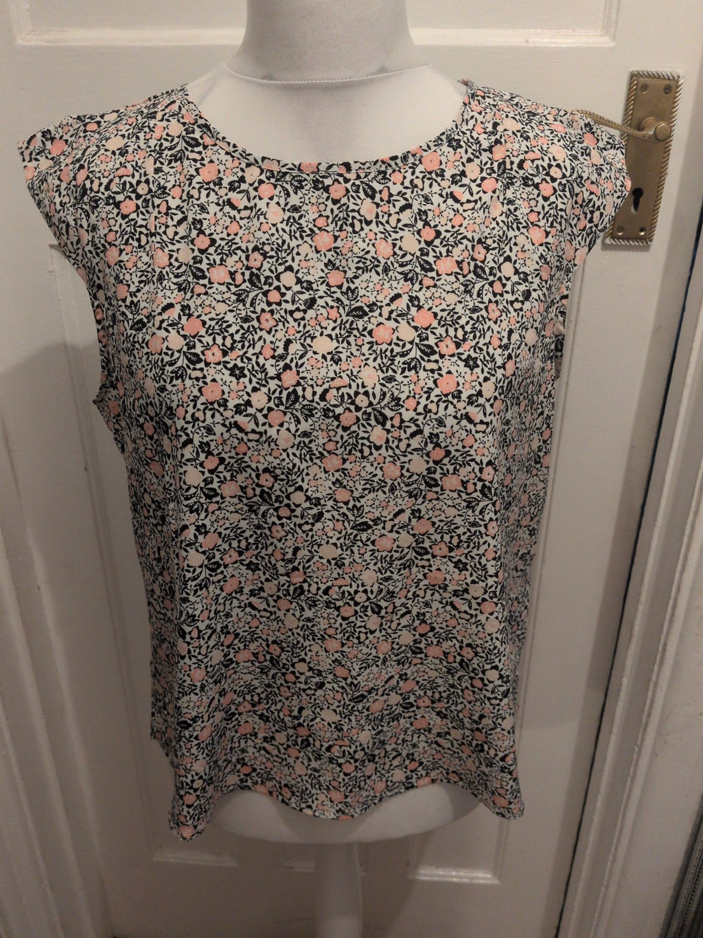 Peacocks Black White Pink Sleeveless Blouse Floral