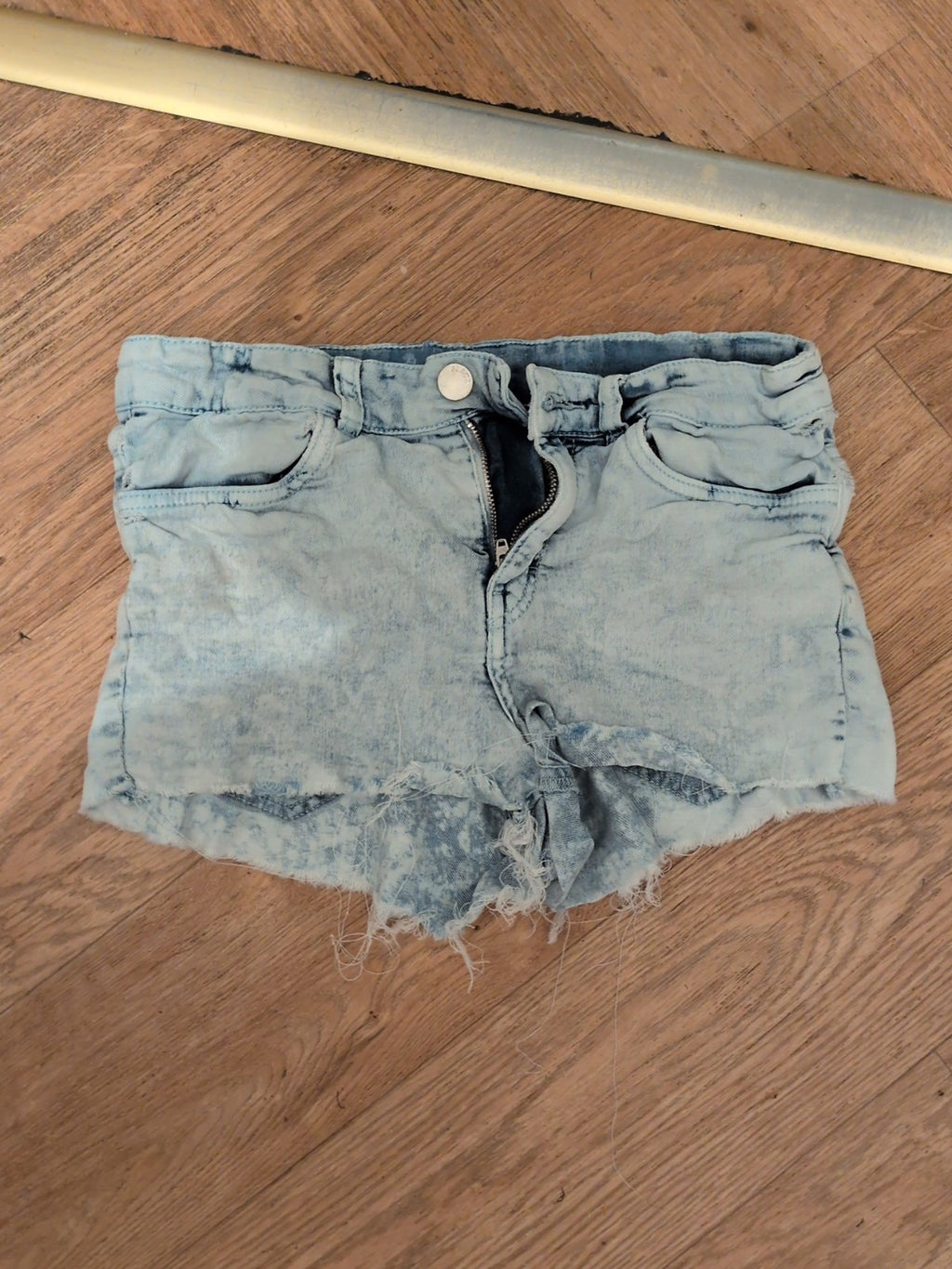Divided 12 Pale Fray Hem Hot Pants Denim
