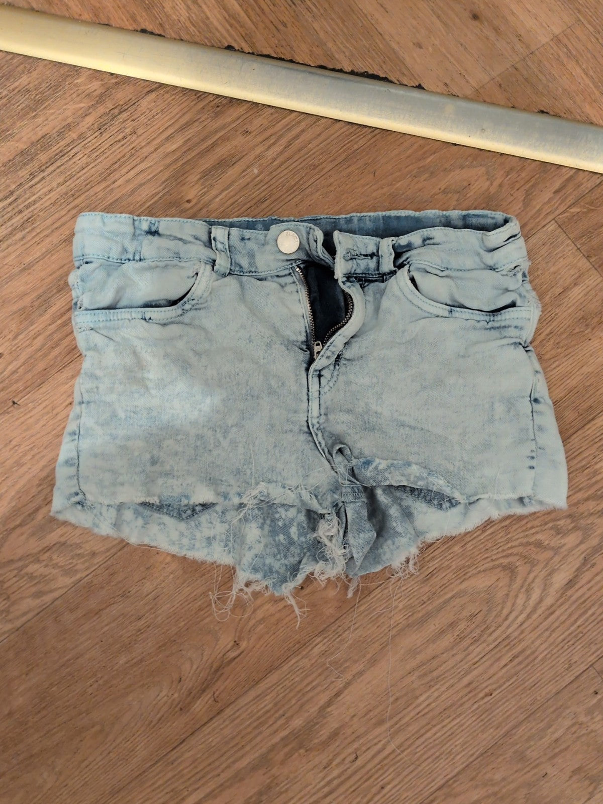 Divided 12 Pale Fray Hem Hot Pants Denim