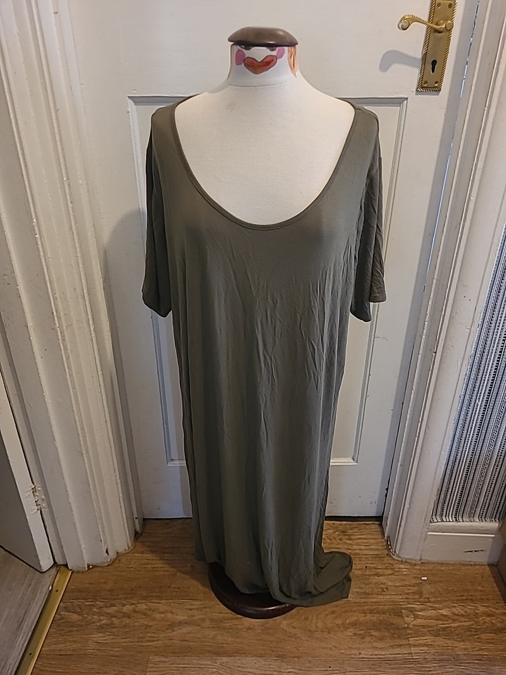 Ladies Label Be Size 32 Khaki Short Sleeved Long Length Dress