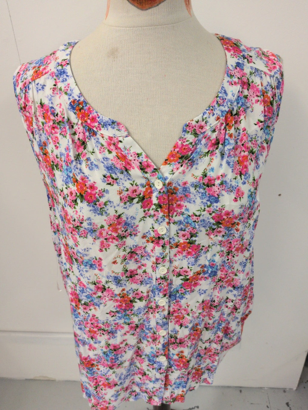 Tu 16 Bright Floral Sleeveless Buttoned Blouse