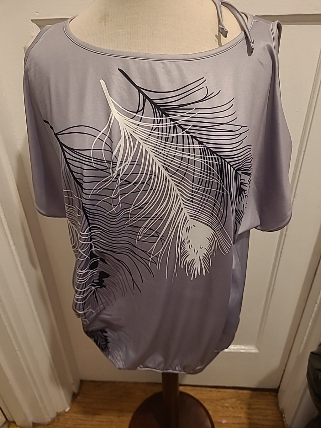 Ladies Shein Size XL Silver White Black Open Shoulder Blouse