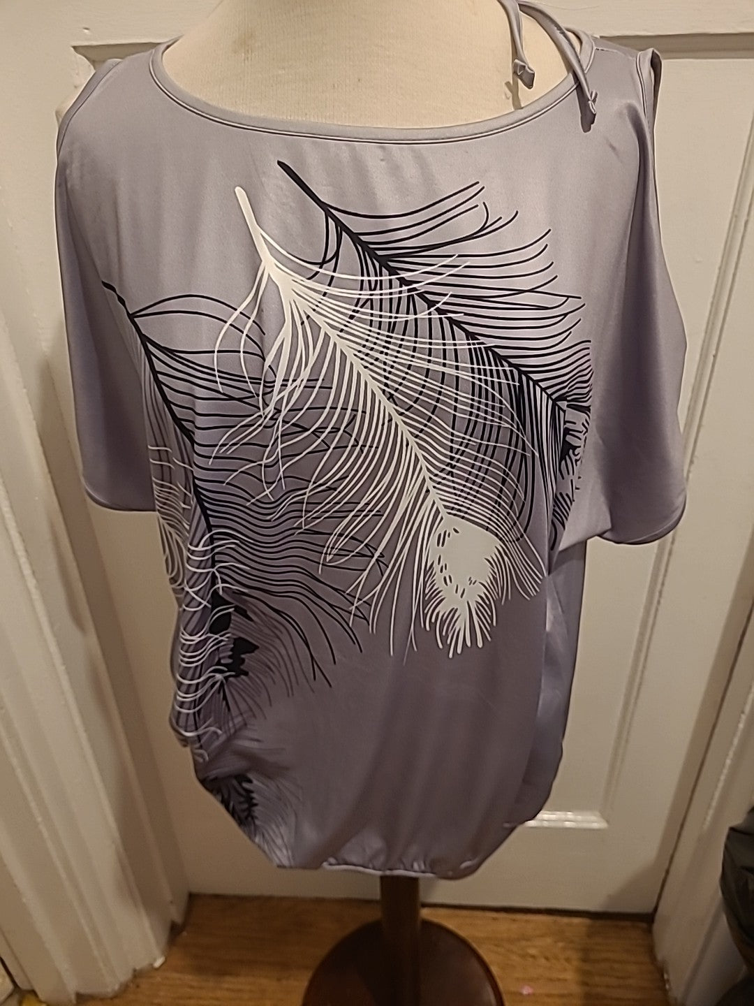 Ladies Shein Size XL Silver White Black Open Shoulder Blouse