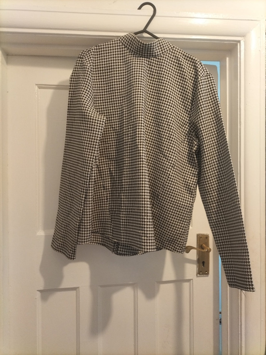 Ladies Size Large Black/White Long Sleeved Blouse