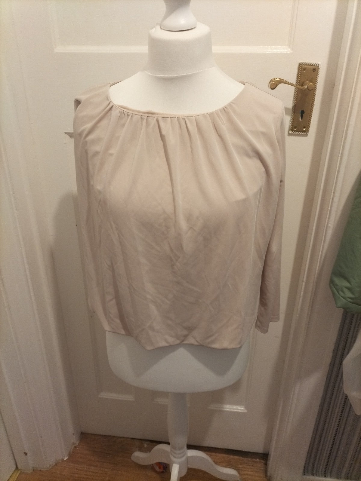 Ladies H&M Size Large Neutral Lined Long Sleeved Blouse