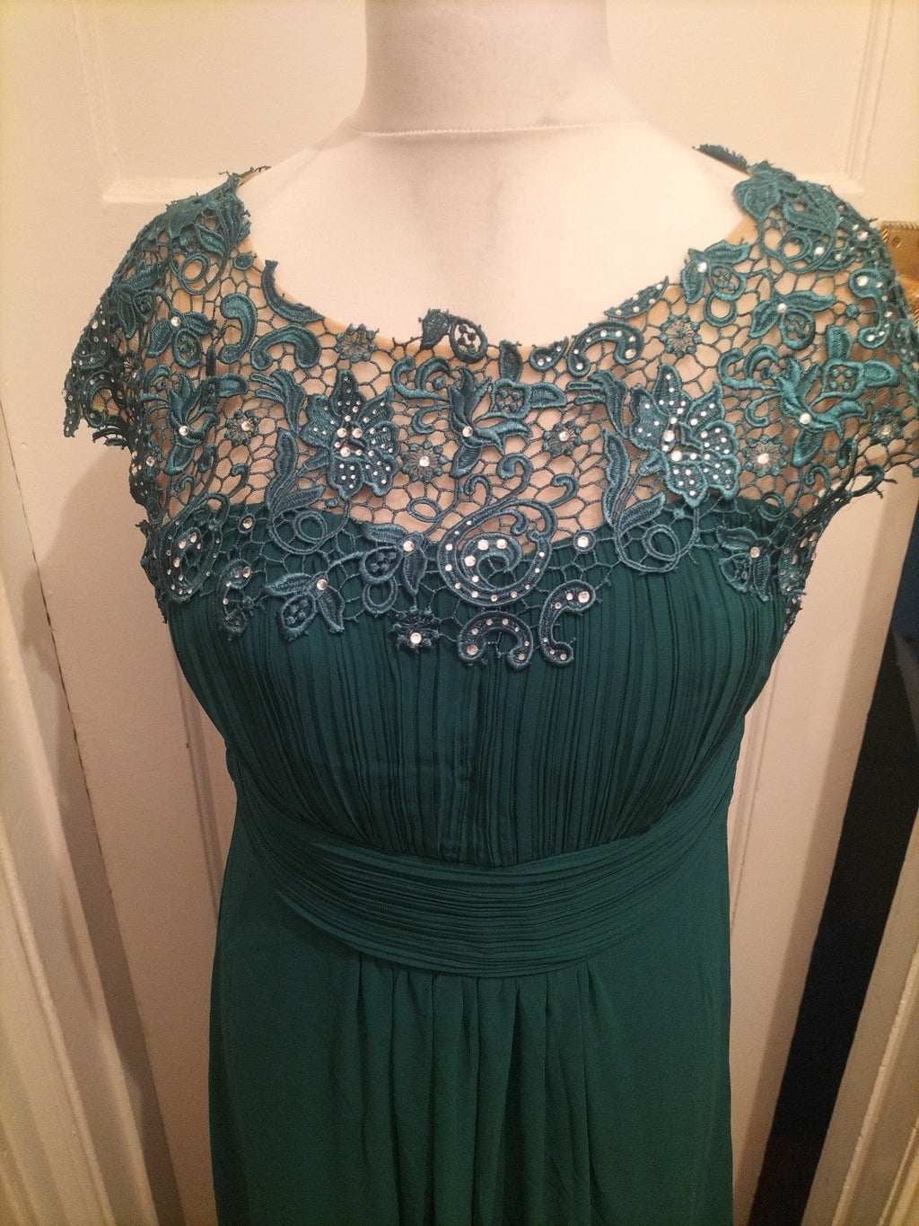 Ladies Forever Pretty Size 12 Green Sleeveless Long Length Dress