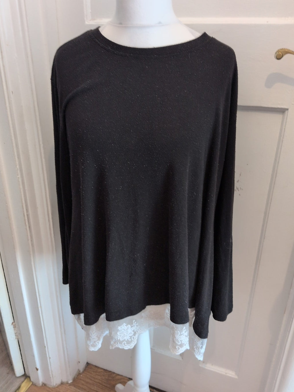 6 Black Bobbling White Trim Jumper Oversized