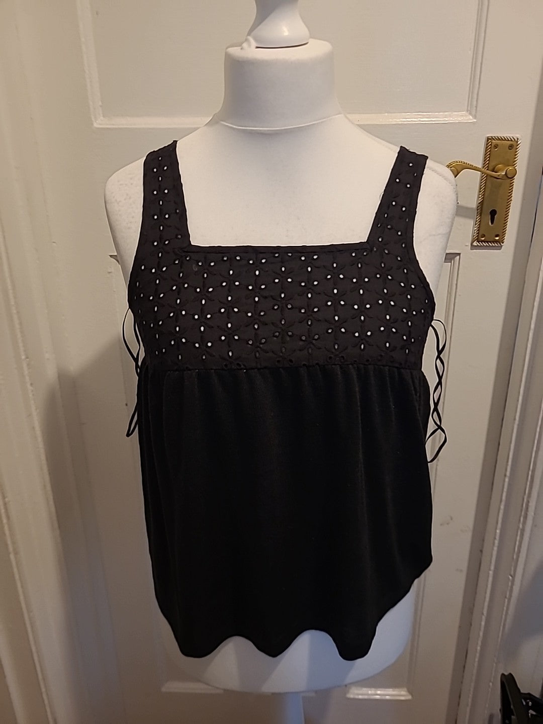 Brand New Ladies Peacocks Size 10 Black Sleeveless Top