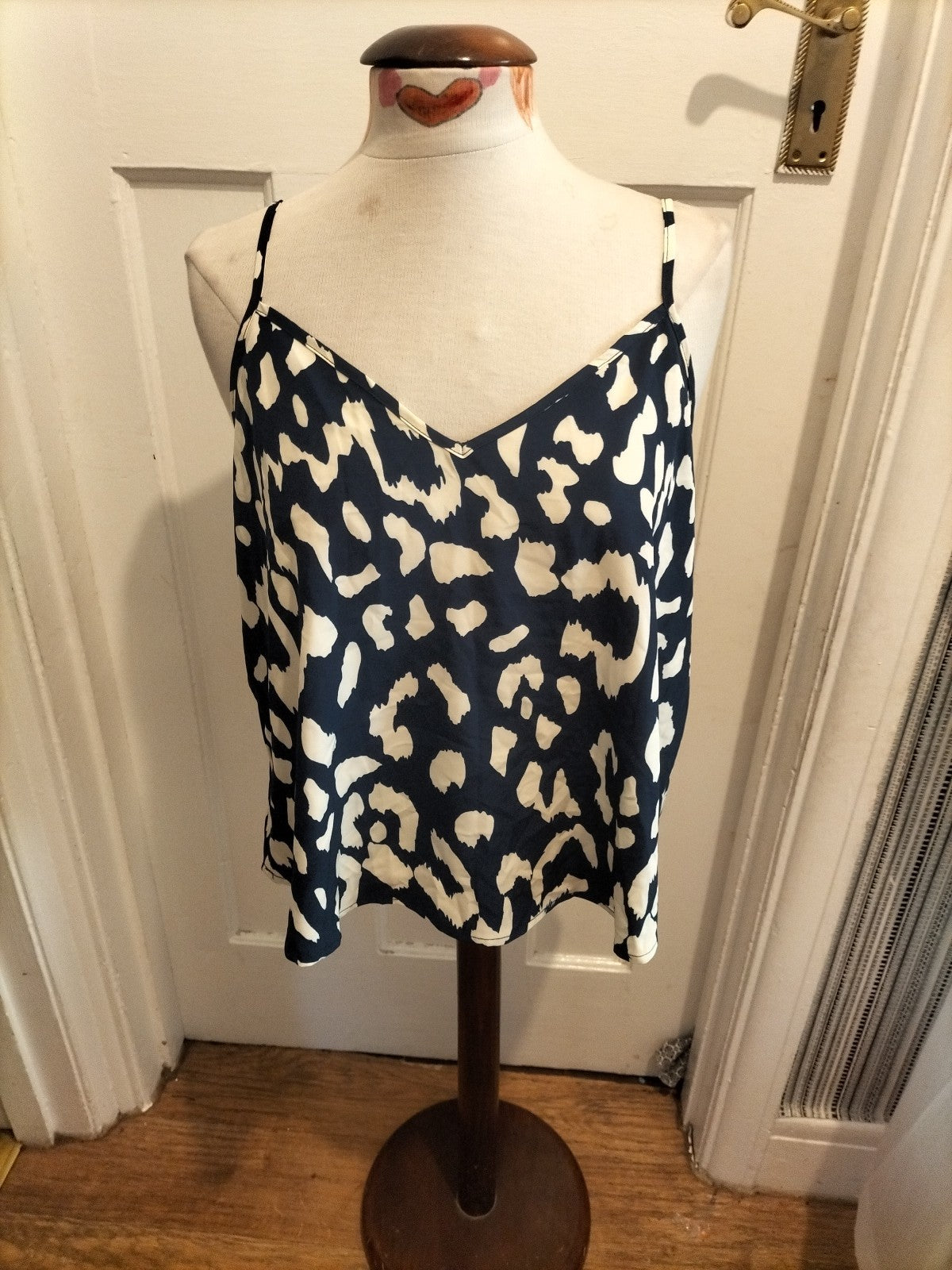 Ladies Shein Size XL Navy Cream Sleeveless Top