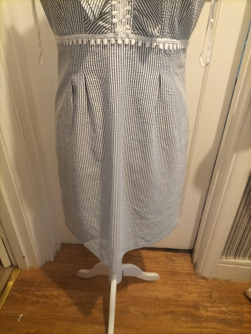Ladies Nine West Size 10 Striped V Neck Midi Dress