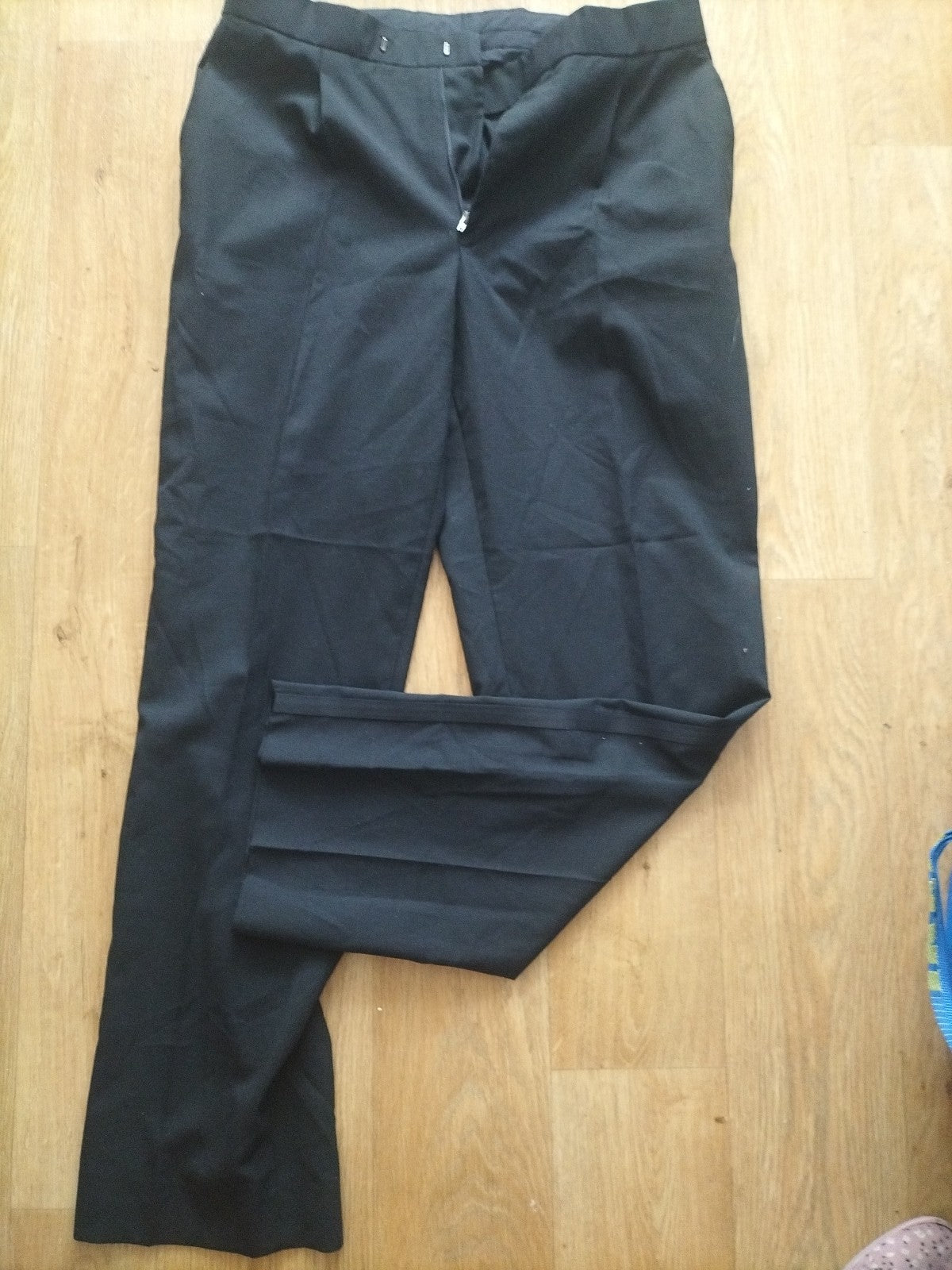 Mens Sovereign Size 32R Black Trousers