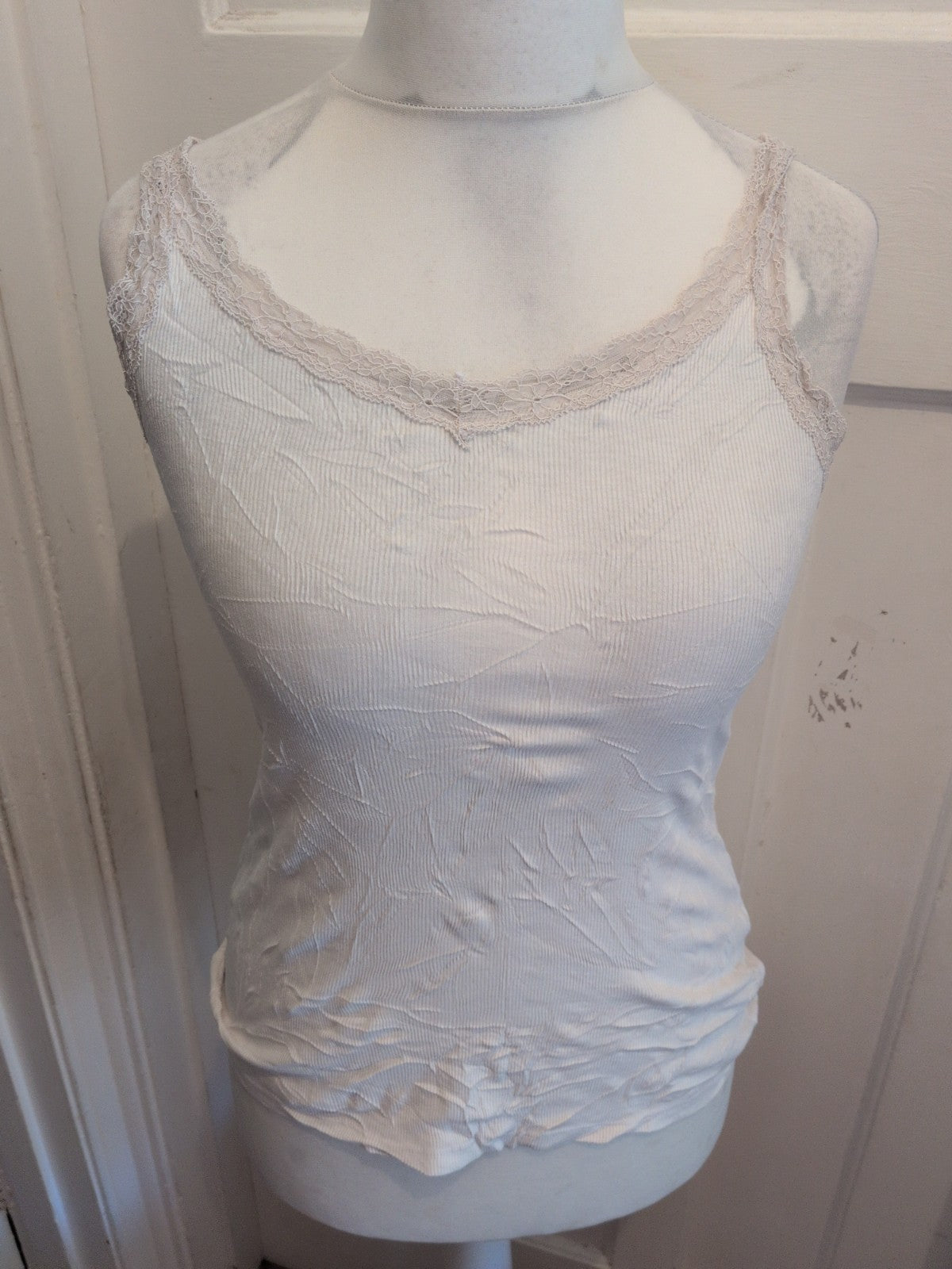 Iris Lily 14 White Sleeveless T-shirt