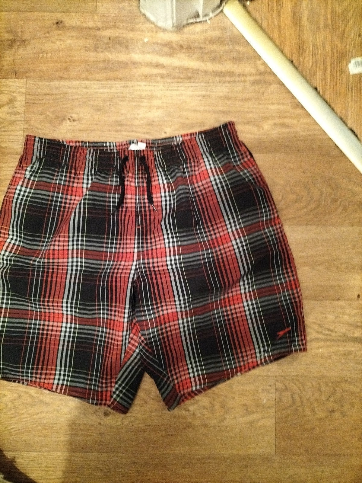 Mens Speedo Size XL Red And Black Mesh Lined Elasticated Shorts