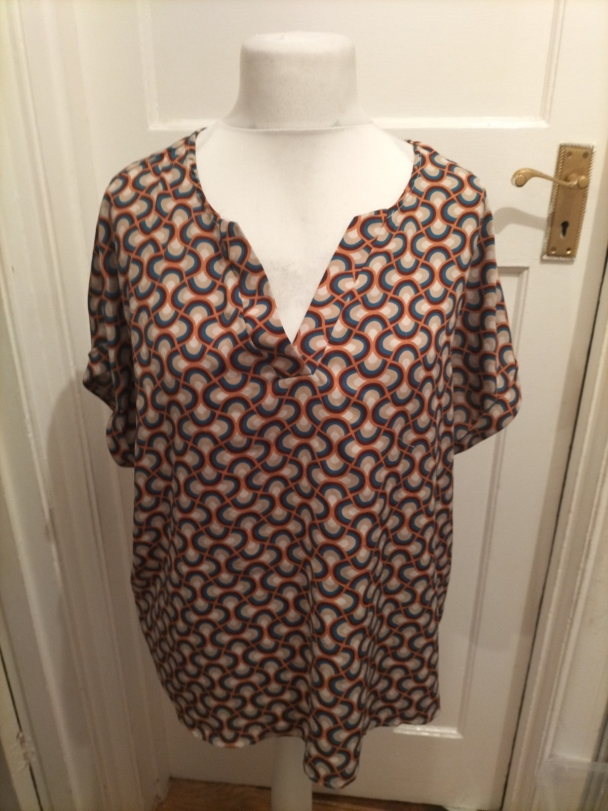 Ladies Size Large Multi Semi Circle Short Sleeved Blouse