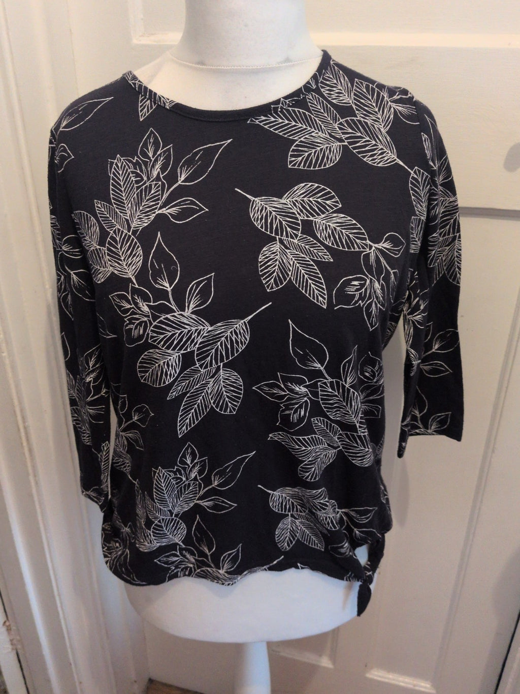 Bonmarche 12 Navy With White Leaves 3/4 Sleeve Blouse