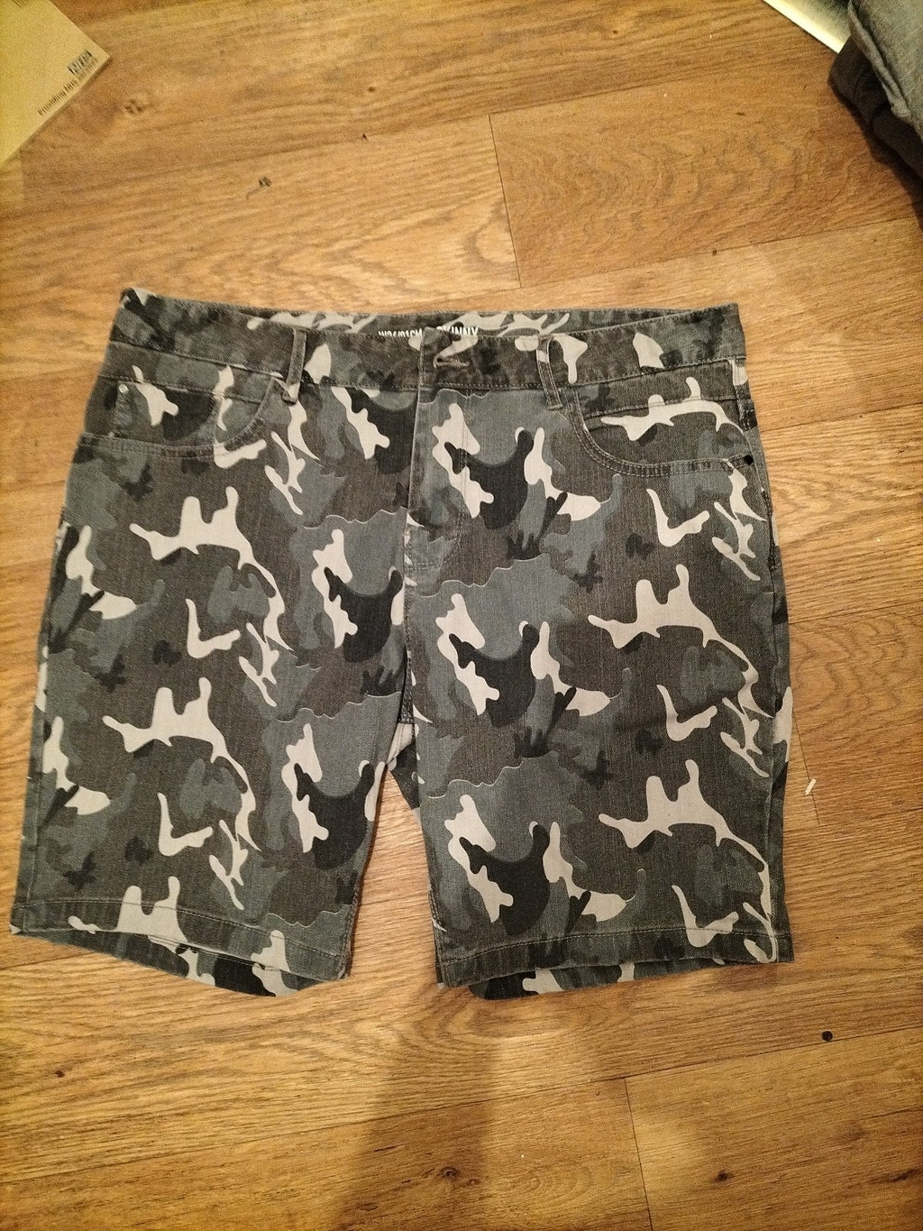 Mens Pep&Co Size 36" Camo Skinny Shorts