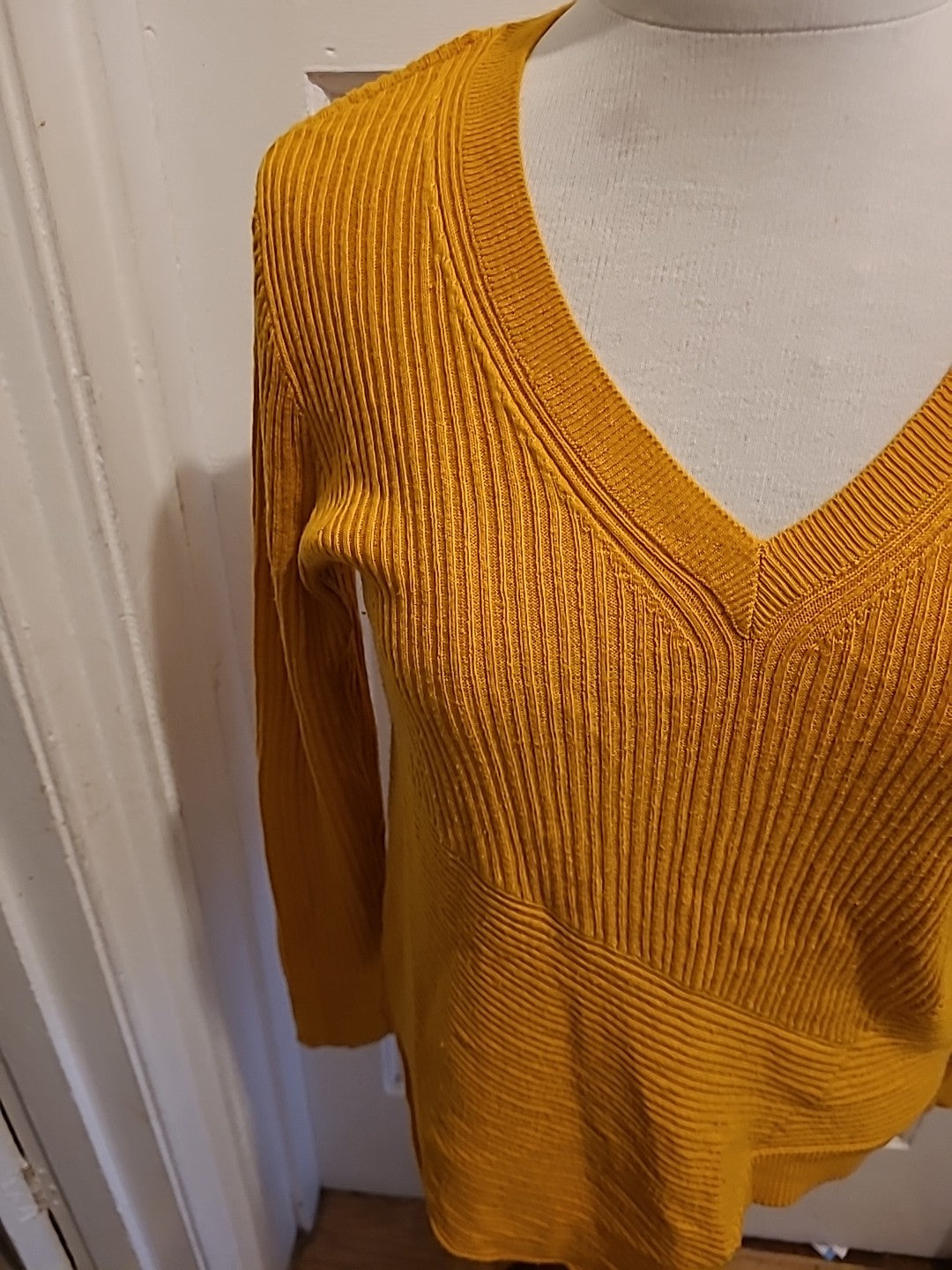 Ladies Tu Size 10 Mustard V Neck Long Sleeved Jumper