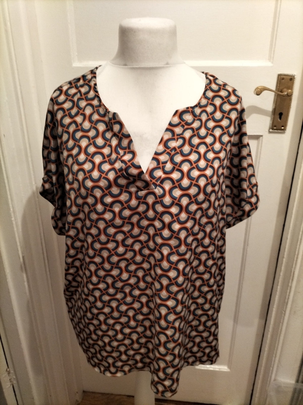 Ladies Size Large Multi Semi Circle Short Sleeved Blouse