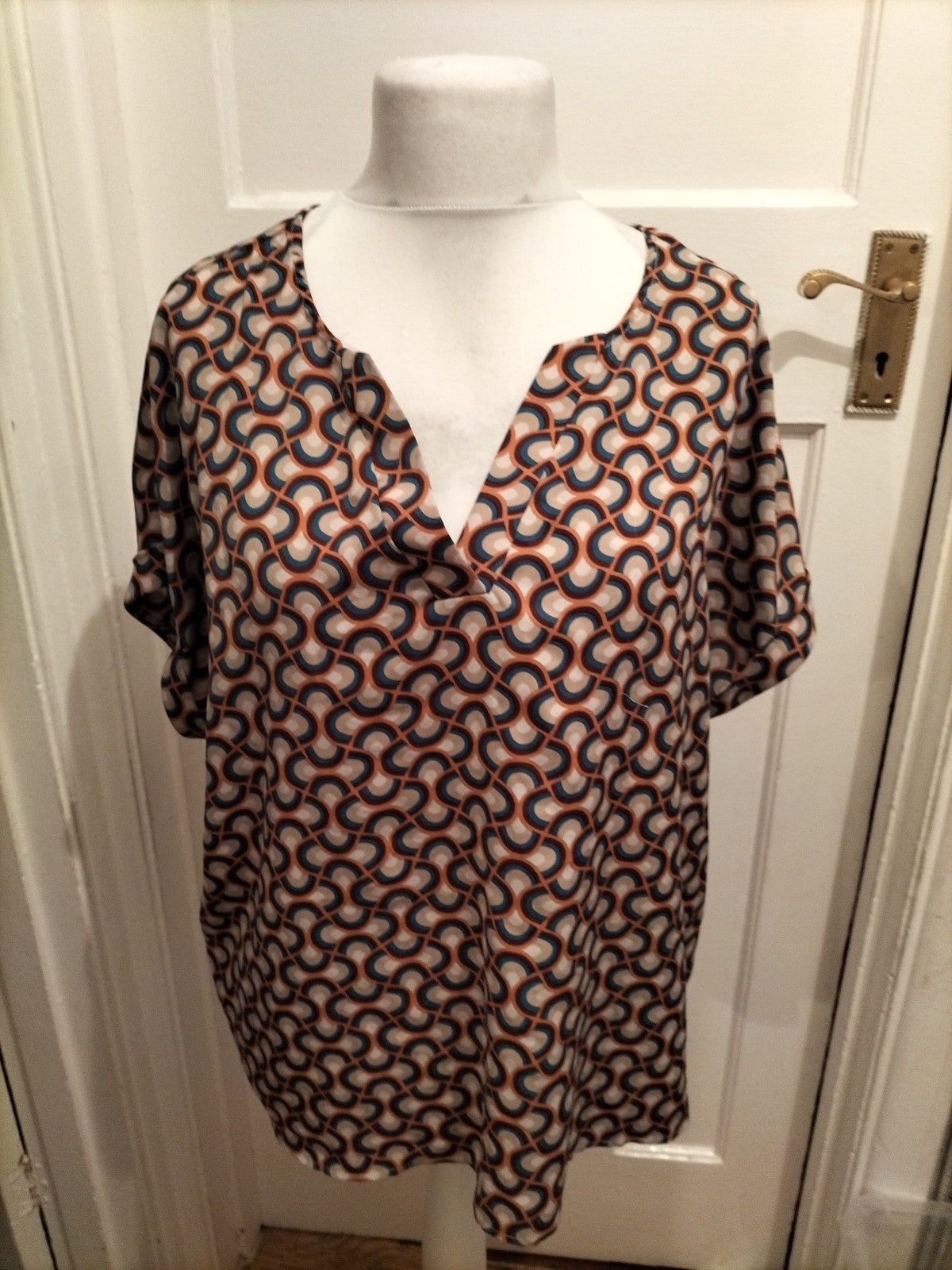 Ladies Size Large Multi Semi Circle Short Sleeved Blouse