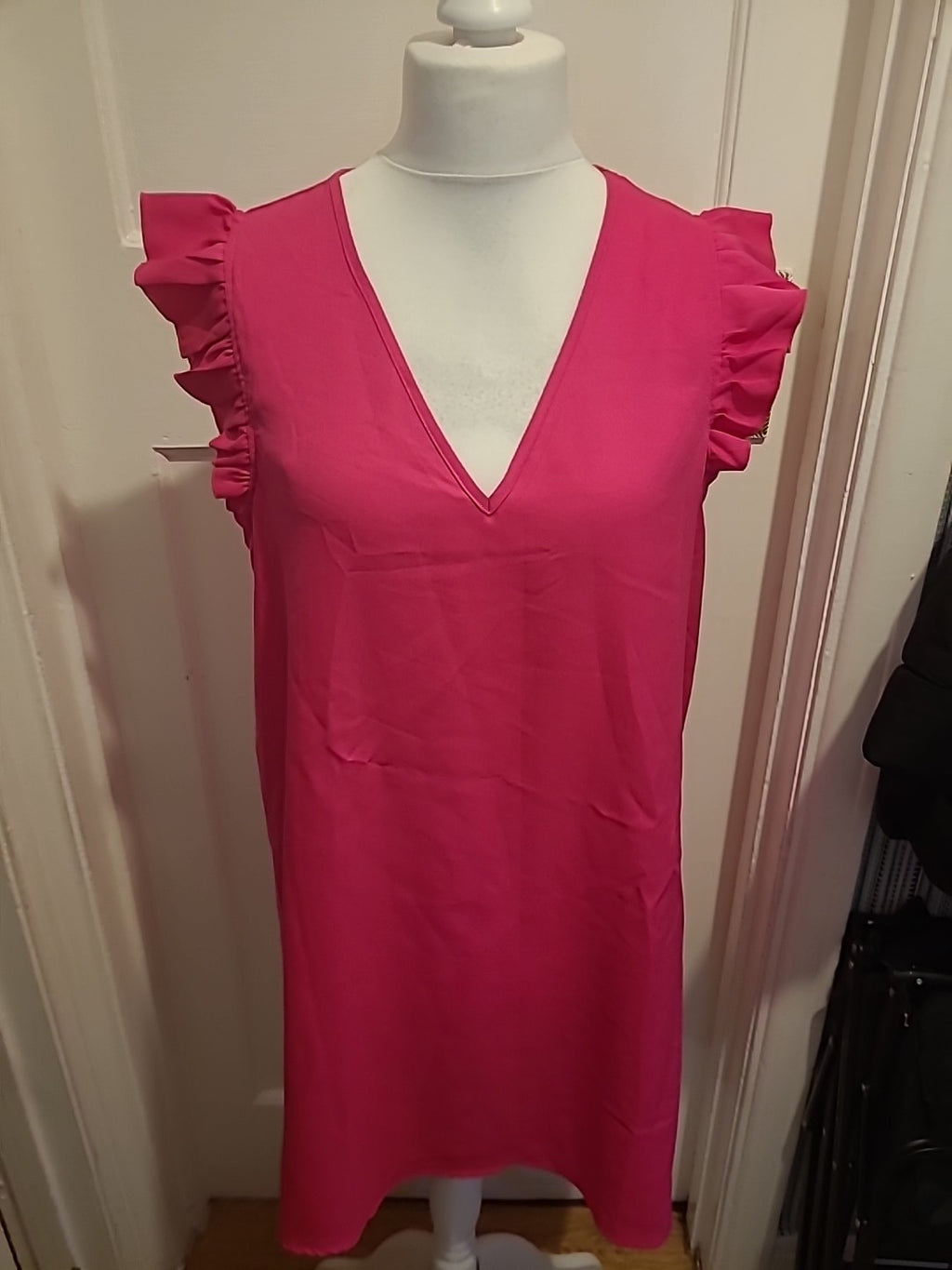 Ladies Shein Curve Size XL Hot Pink V Neck Sleeveless Dress