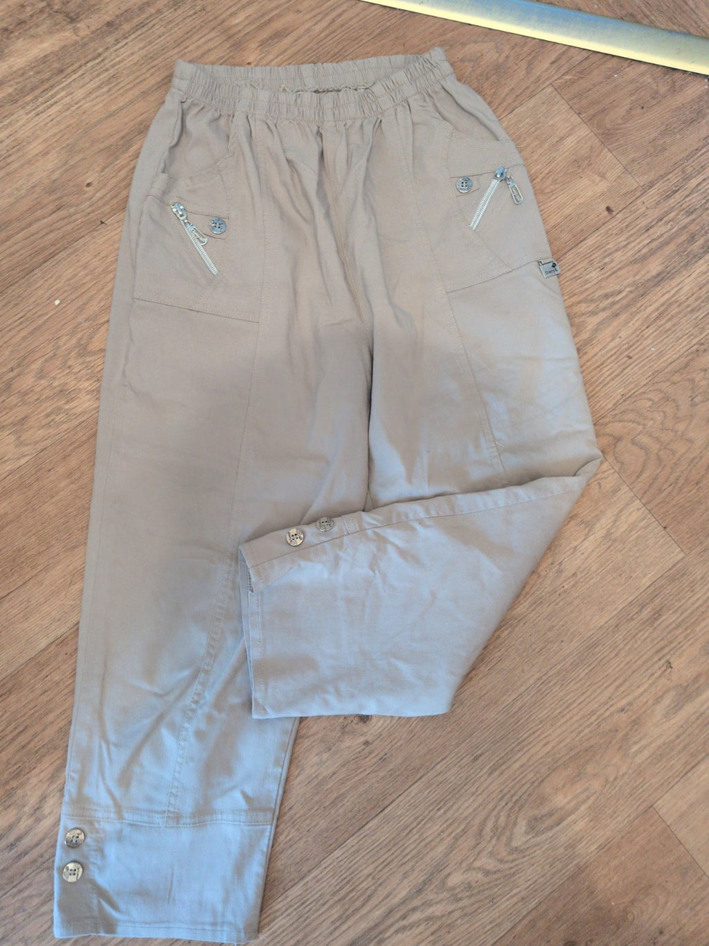 Ladies Size T2 Grey Elasticated Crop Cargo Trousers