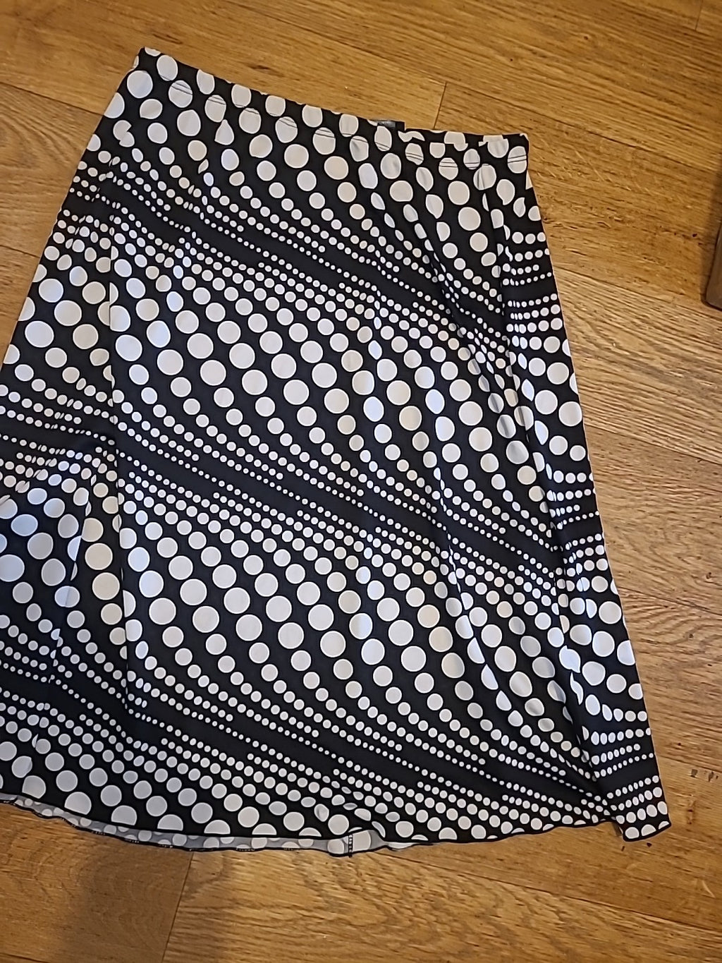 Ladies Hypnotised Size 14 Polkadot Elasticated Skirt