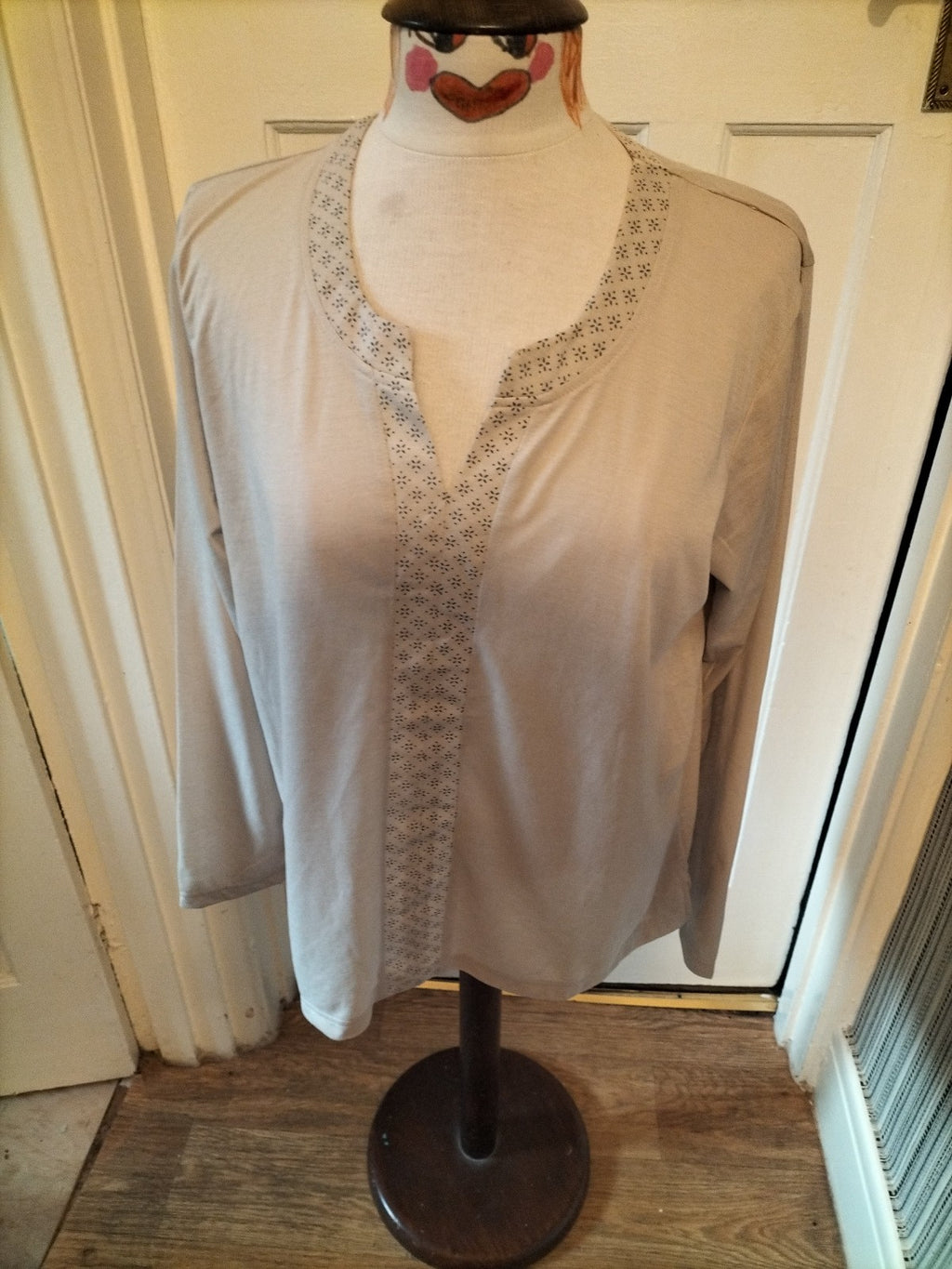 Ladies Be Lucky Size Large Beige Long Sleeved Blouse
